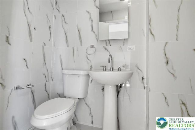 230 East Fairview Street, Allentown City, PA 18109