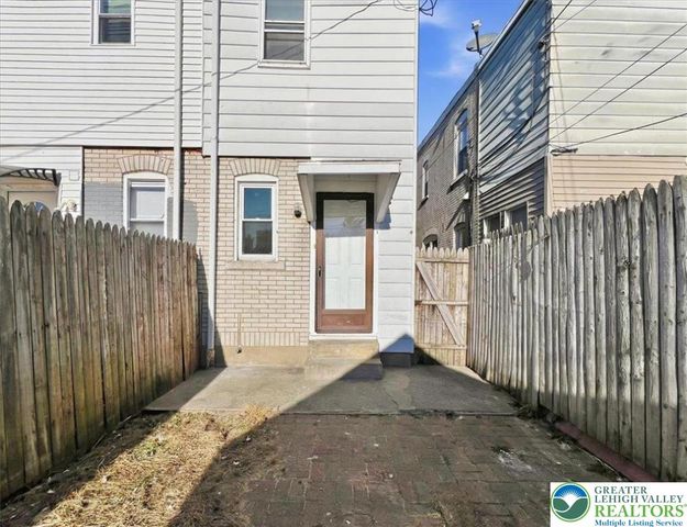 230 East Fairview Street, Allentown City, PA 18109