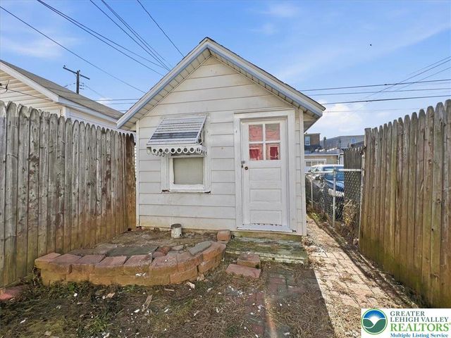 230 East Fairview Street, Allentown City, PA 18109