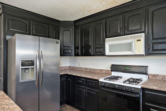 16033 Lawrence 2050, Miller, MO 65707