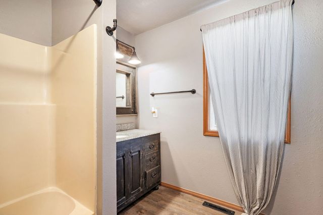 16033 Lawrence 2050, Miller, MO 65707