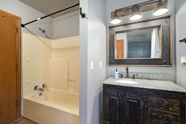 16033 Lawrence 2050, Miller, MO 65707