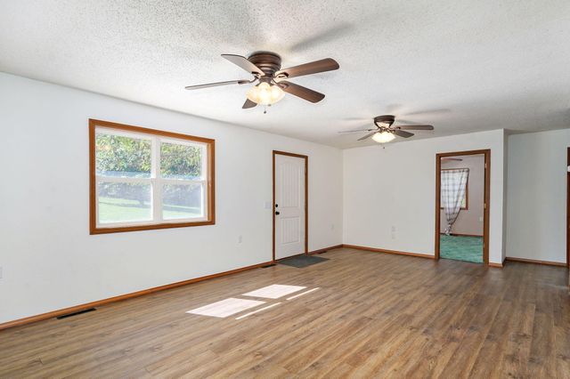 16033 Lawrence 2050, Miller, MO 65707