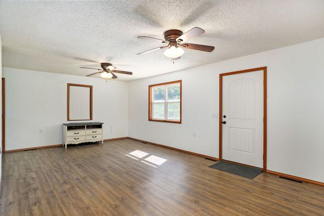 16033 Lawrence 2050, Miller, MO 65707