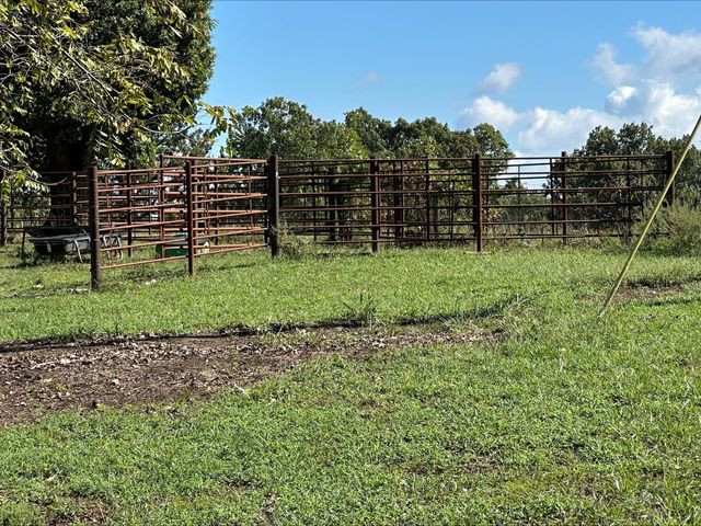 16033 Lawrence 2050, Miller, MO 65707