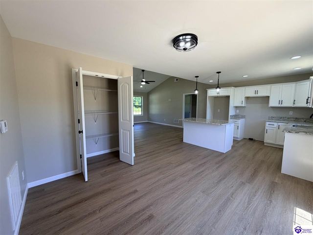 120 American Drive, Radcliff, KY 40160