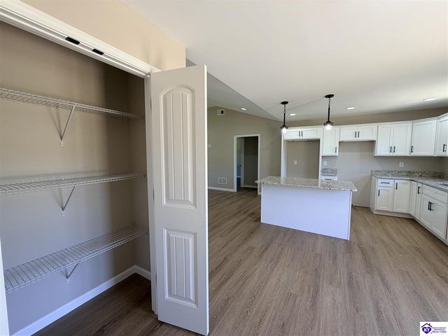 120 American Drive, Radcliff, KY 40160