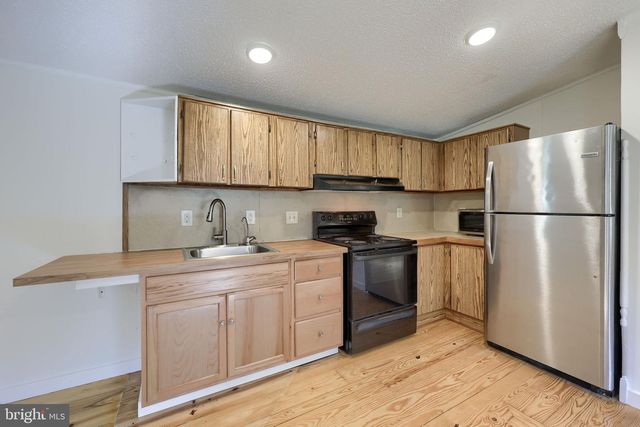 105 OAK LEAF DR, Windsor, PA 17366