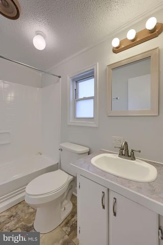 105 OAK LEAF DR, Windsor, PA 17366