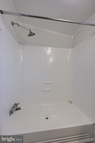 105 OAK LEAF DR, Windsor, PA 17366