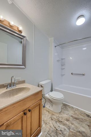 105 OAK LEAF DR, Windsor, PA 17366