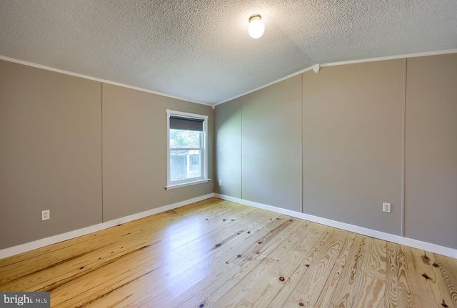 105 OAK LEAF DR, Windsor, PA 17366