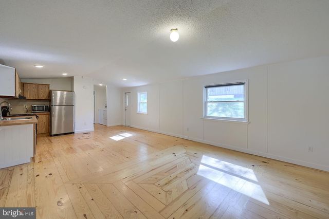 105 OAK LEAF DR, Windsor, PA 17366