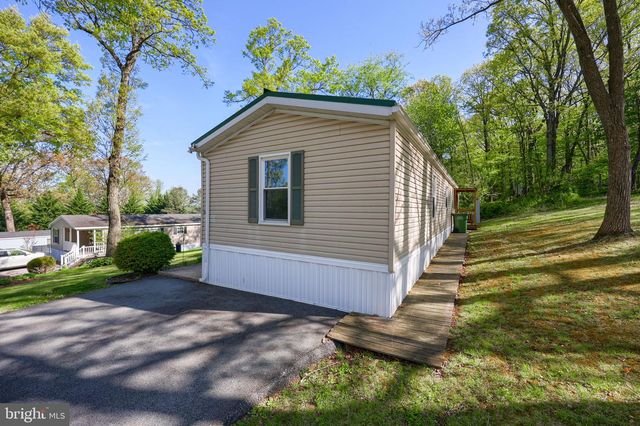 105 OAK LEAF DR, Windsor, PA 17366