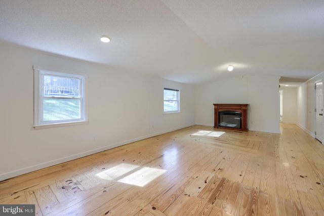 105 OAK LEAF DR, Windsor, PA 17366