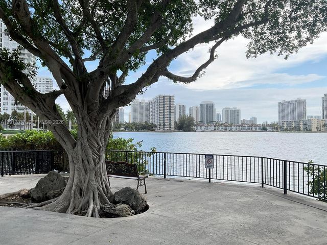 2780 NE 183rd St 1007, Aventura, FL 33160