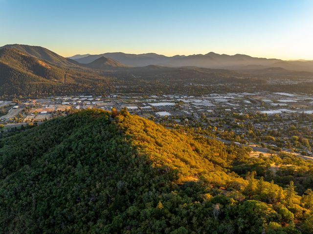 2020 NE Ridge Road, Grants Pass, OR 97526