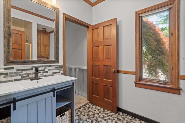 2020 NE Ridge Road, Grants Pass, OR 97526