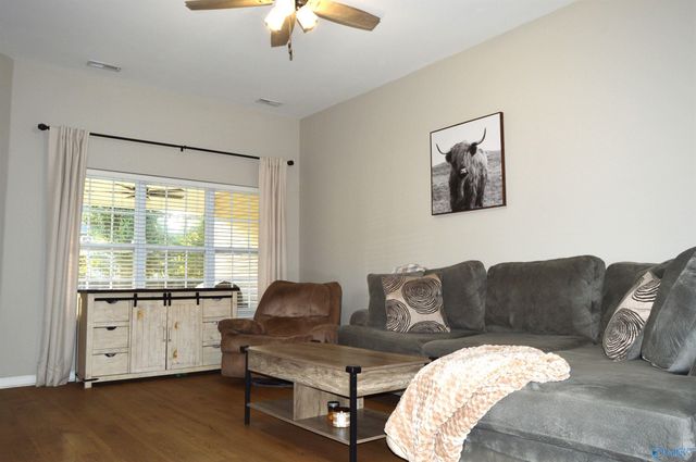 608 Wade Road SE, Owens Cross Roads, AL 35763
