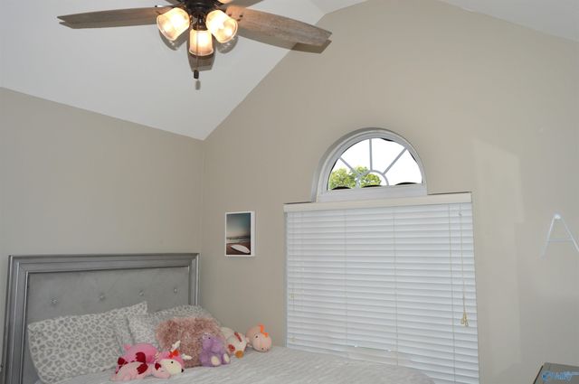 608 Wade Road SE, Owens Cross Roads, AL 35763