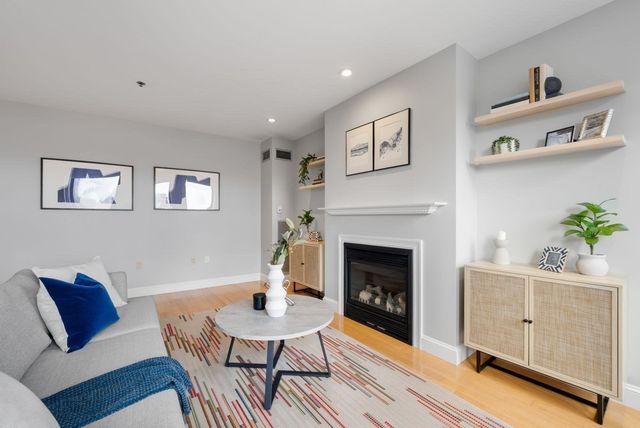 1723 Washington St. 411, Boston, MA 02118