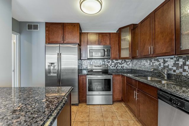 6301 N SHERIDAN Road 16C, Chicago, IL 60660