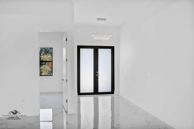 1752 Pine AVE, Lehigh Acres, FL 33972