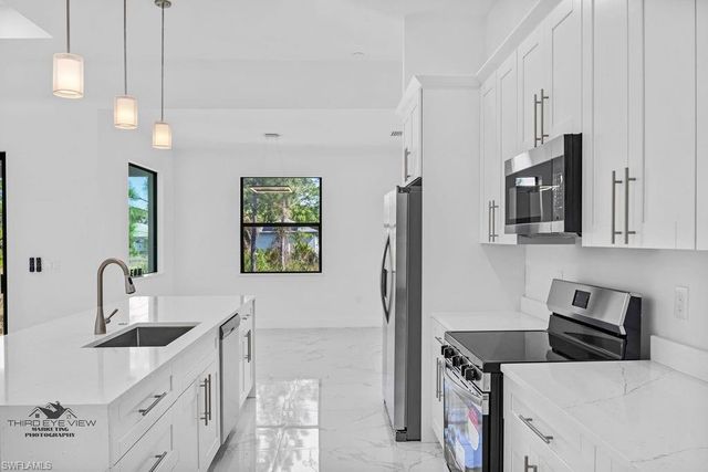 1752 Pine AVE, Lehigh Acres, FL 33972