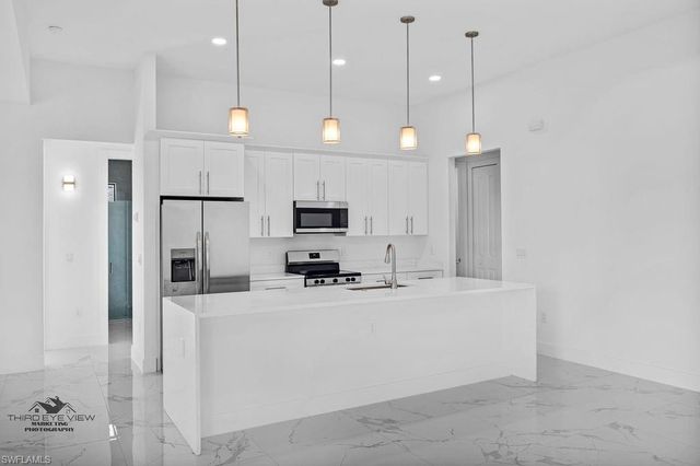 1752 Pine AVE, Lehigh Acres, FL 33972