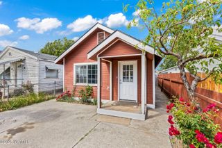 E 116 1/2 B St, Wapato, WA 98951