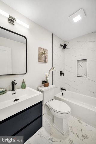 1629 WAVERLY ST, Philadelphia, PA 19146