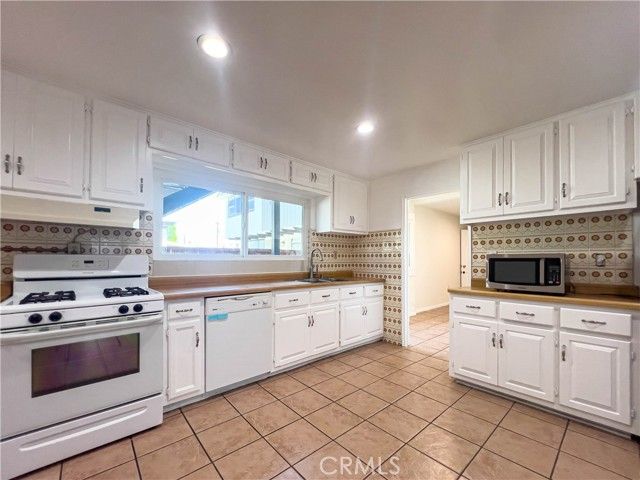 1522 5th Avenue, Los Angeles, CA 90019