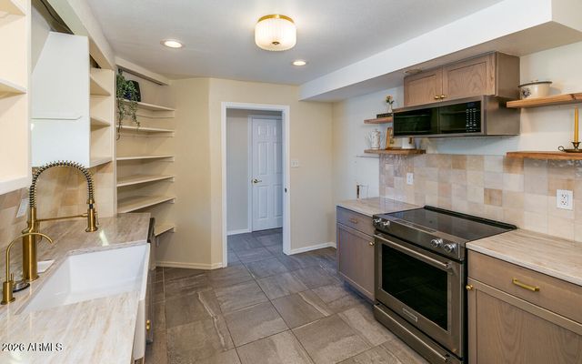 3115 W CAVEDALE Drive, Phoenix, AZ 85083