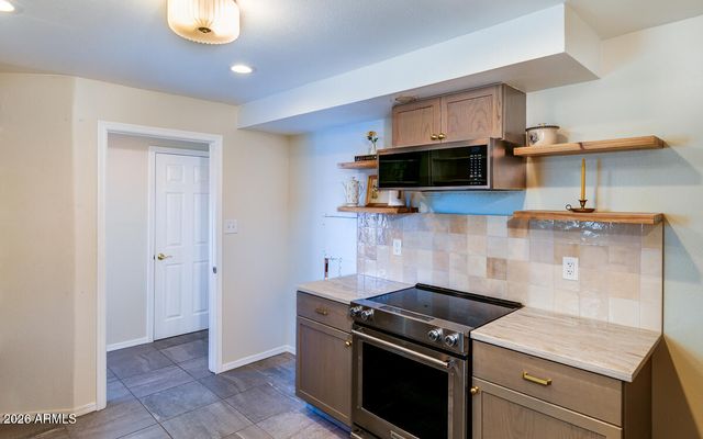 3115 W CAVEDALE Drive, Phoenix, AZ 85083