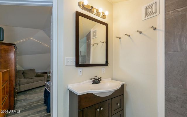 3115 W CAVEDALE Drive, Phoenix, AZ 85083