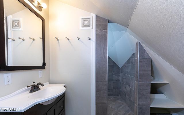 3115 W CAVEDALE Drive, Phoenix, AZ 85083