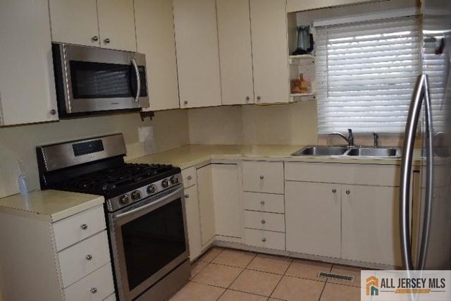 48 Baier Avenue, Somerset, NJ 08873