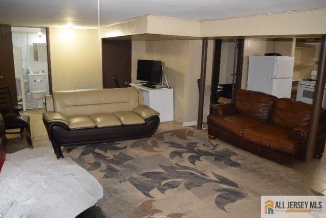 48 Baier Avenue, Somerset, NJ 08873