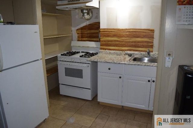 48 Baier Avenue, Somerset, NJ 08873