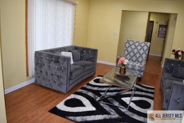 48 Baier Avenue, Somerset, NJ 08873