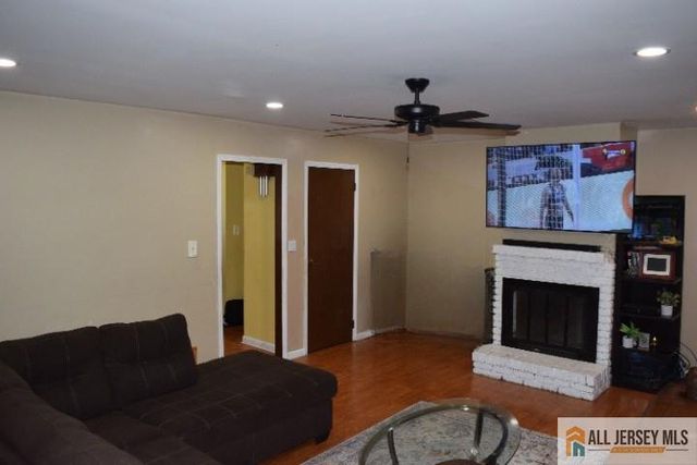 48 Baier Avenue, Somerset, NJ 08873