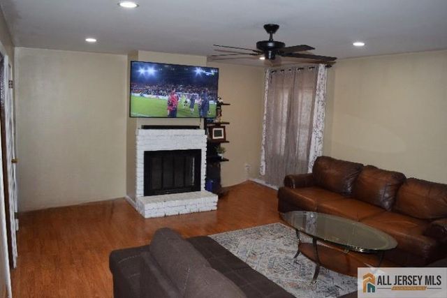 48 Baier Avenue, Somerset, NJ 08873