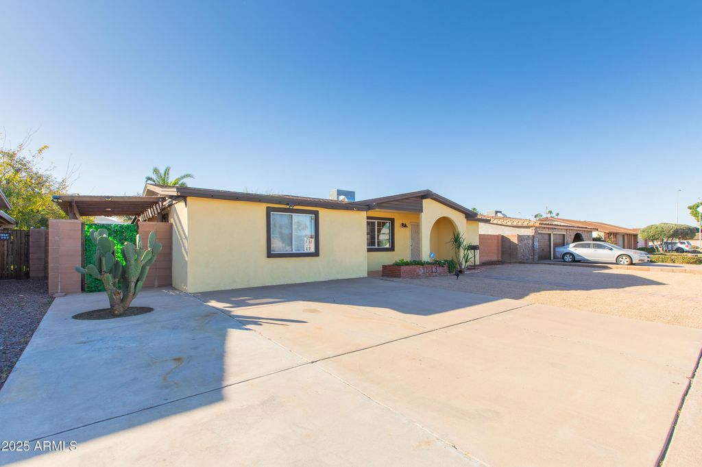 1813 E ELLIS Drive, Tempe, AZ 85282