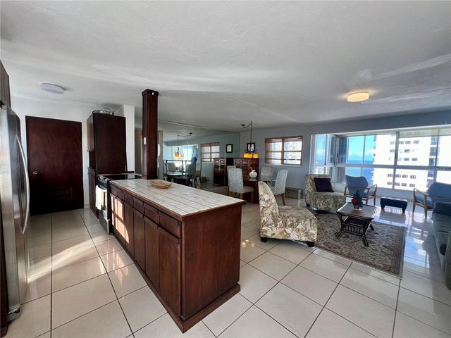 81 KINGS COURT 15A, San Juan, PR 00911