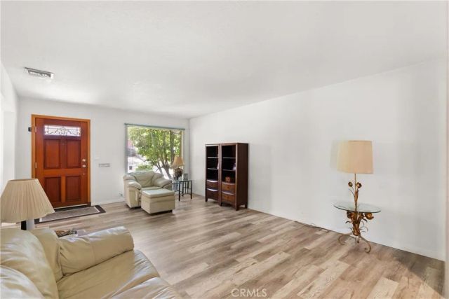 3654 4th Avenue, La Crescenta, CA 91214