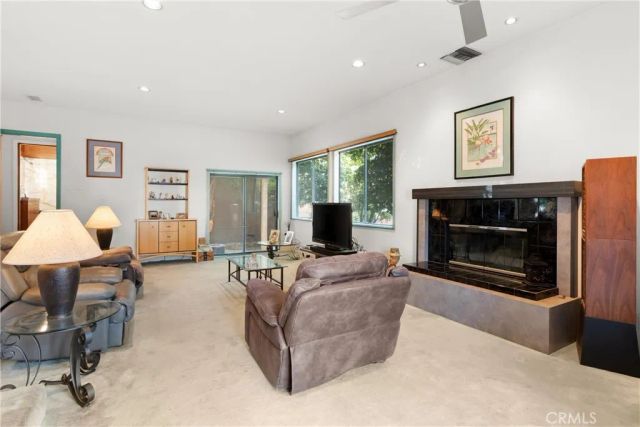 3654 4th Avenue, La Crescenta, CA 91214