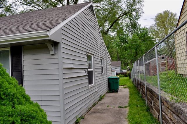 5149 Crest Drive, Kansas City, KS 66106