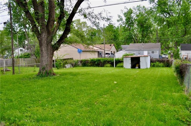 5149 Crest Drive, Kansas City, KS 66106