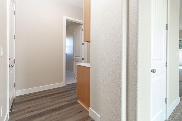 901 Meadowlands Dr, Oakdale, CA 95361