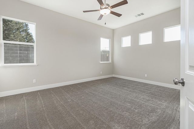 901 Meadowlands Dr, Oakdale, CA 95361